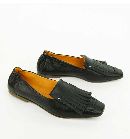 Lorna Kiltie Flat - Black Leather