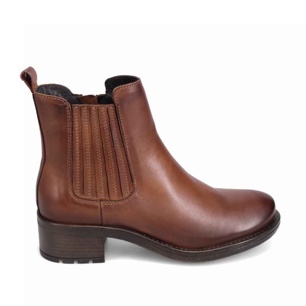 Cristin Classic Chelsea Boot - re - souL