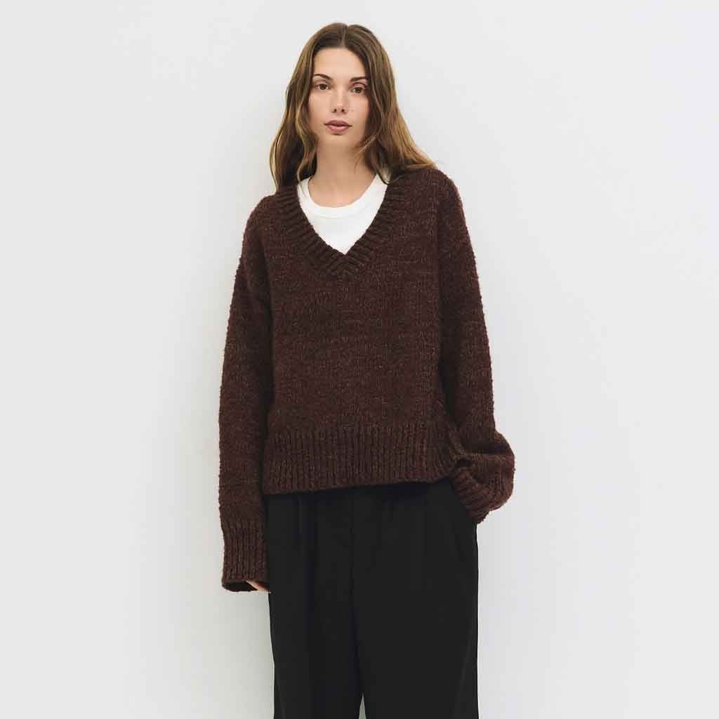 Glen Boucle V - Neck Sweater - Brown - re - souL