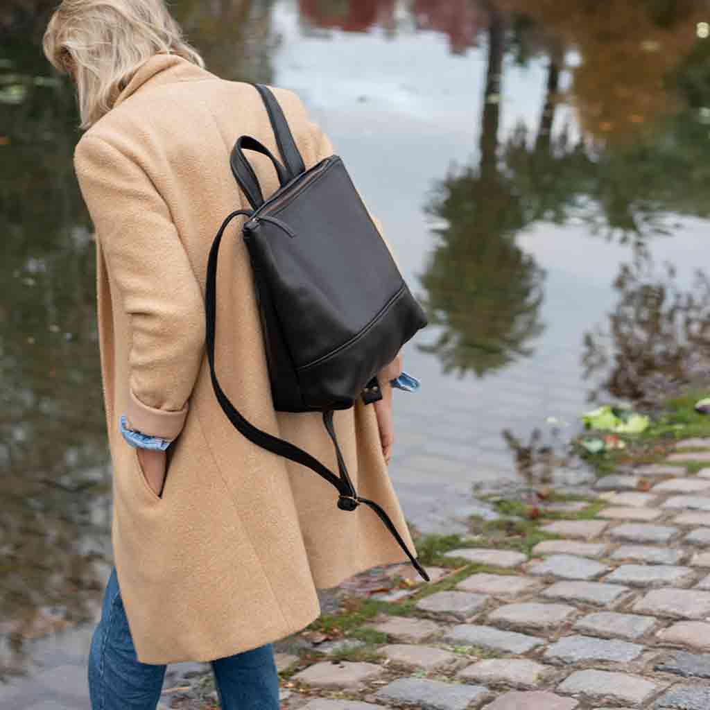 Leather City Backpack - Black - re - souL