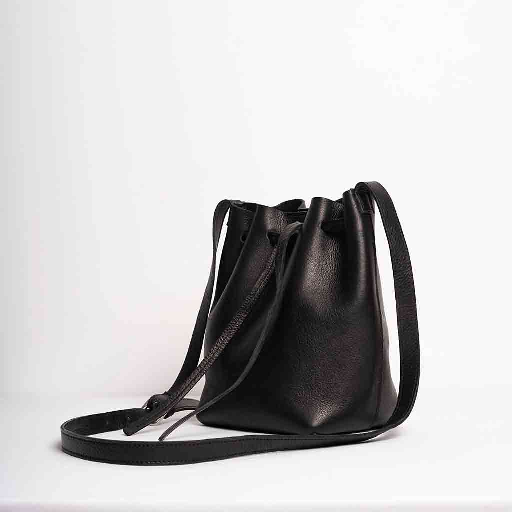 Leather Drawstring Crossbody Bucket Bag - Black - re - souL